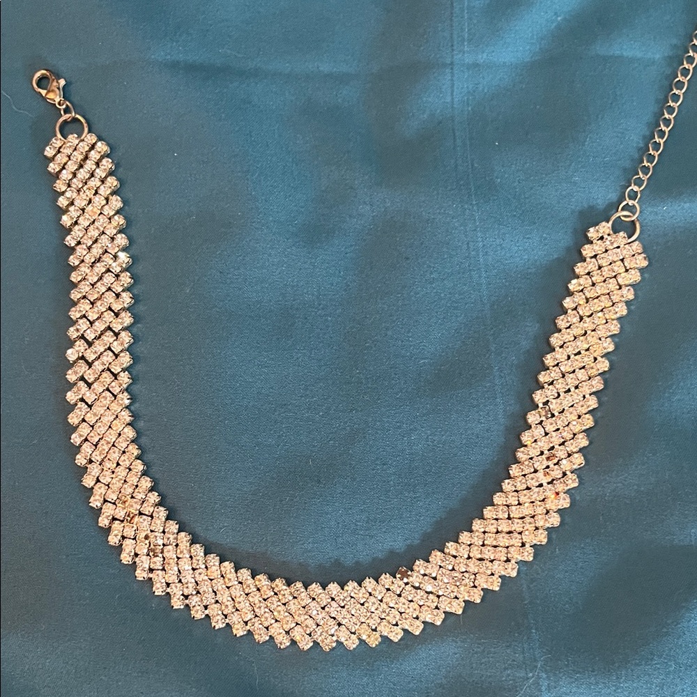 Elegant Gold Women's Necklace